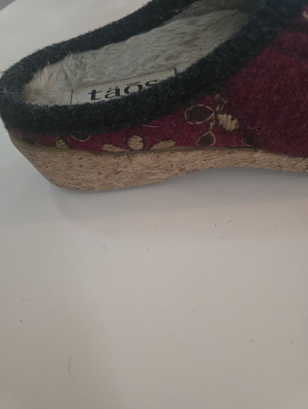 Taos Woolderness 2 Embroidered Wool Clog Slippers Cranberry Burgundy, Size 41 - Picture 12 of 13